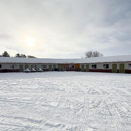 The Trail Inn - Newberry, Mi - Formerly Knollwood Inn - 13467 M-28 Экстерьер фото