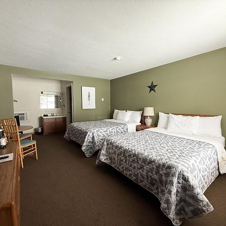 The Trail Inn - Newberry, Mi - Formerly Knollwood Inn - 13467 M-28 Экстерьер фото