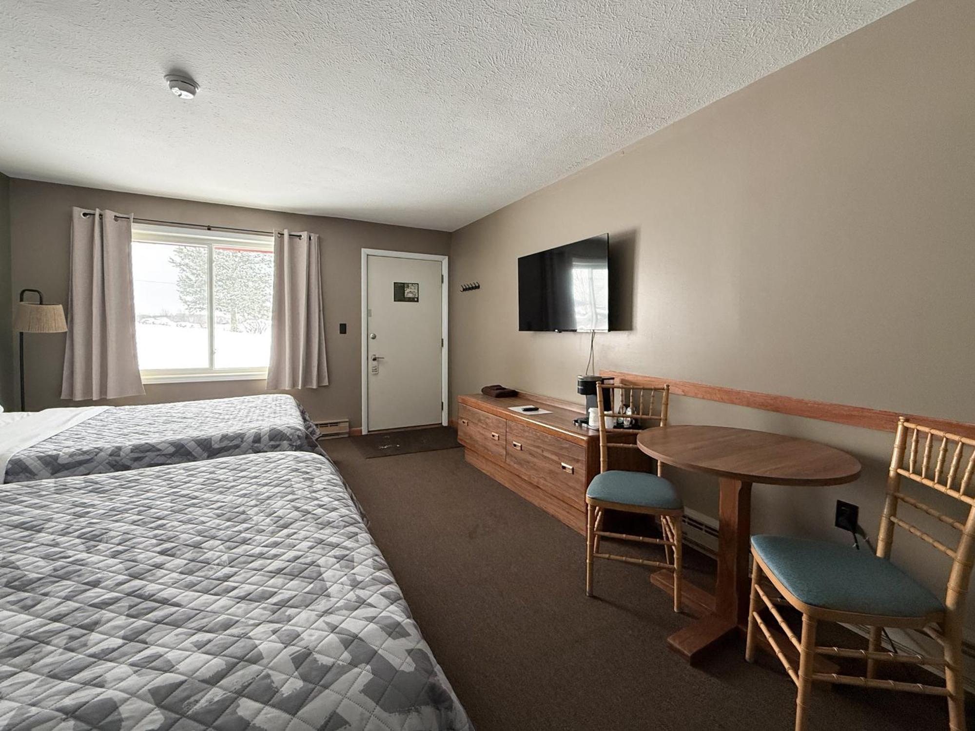 The Trail Inn - Newberry, Mi - Formerly Knollwood Inn - 13467 M-28 Экстерьер фото